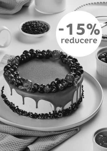 Tortul lunii- Tort cu fructe de pădure